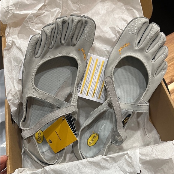Vibram FiveFingers Silver Toe Shoes - Picture 1 of 1